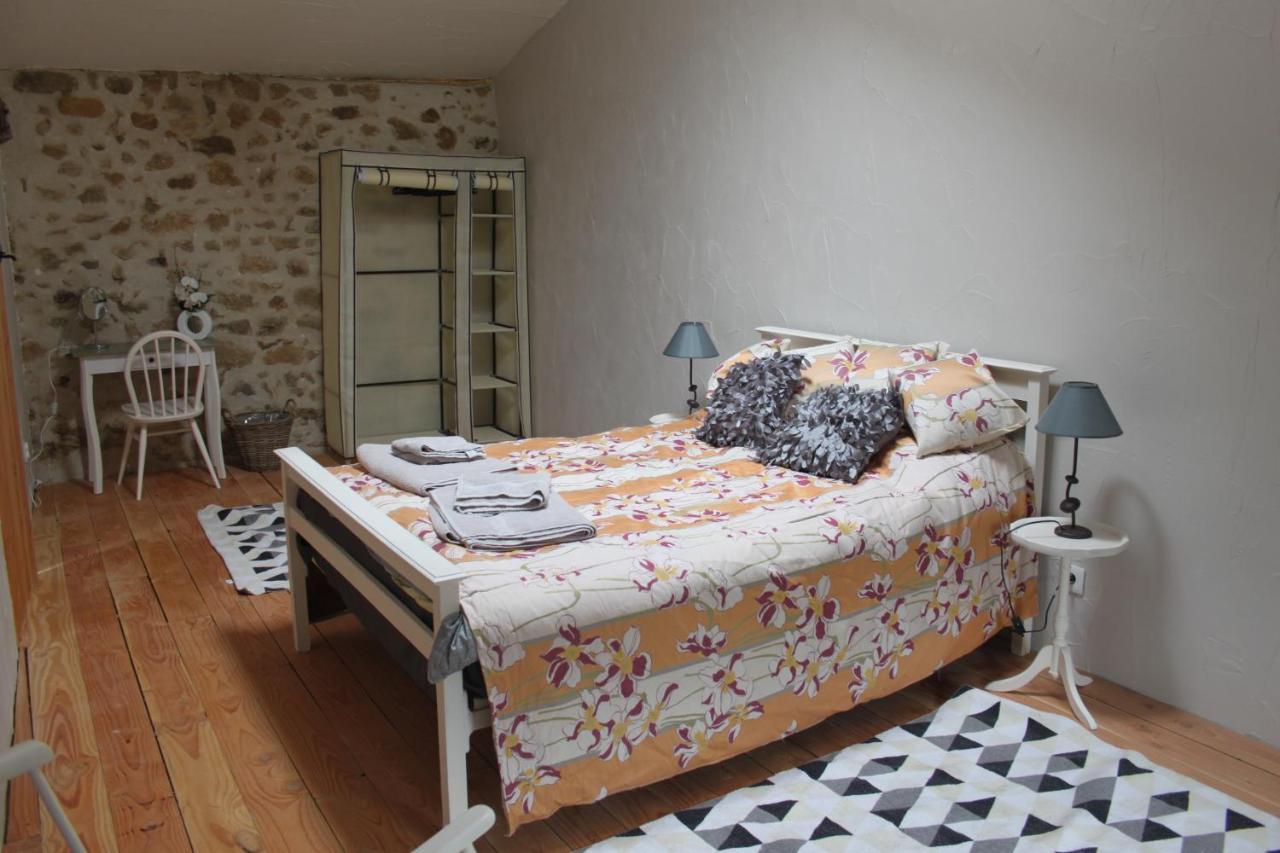 Gite La Pimparola Villa Nouic Екстериор снимка