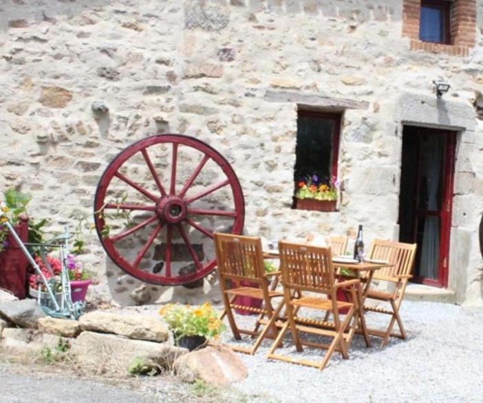 Gite La Pimparola Villa Nouic Екстериор снимка